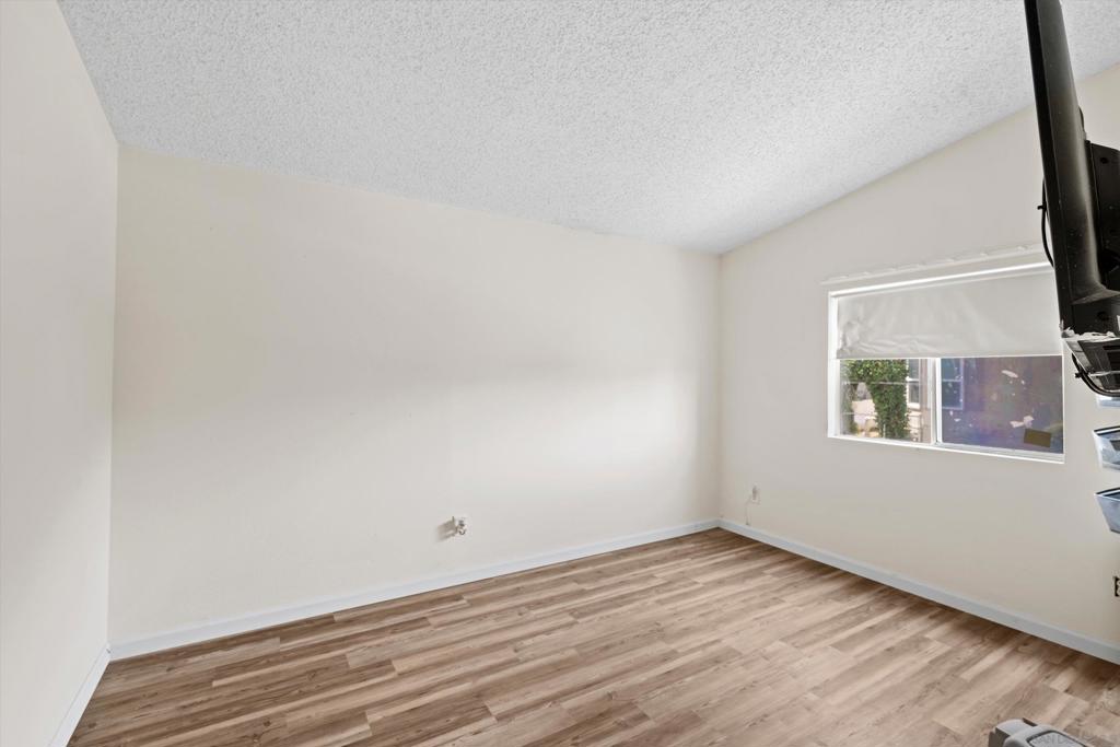 4616 N River Spc 68 Property Photo 14