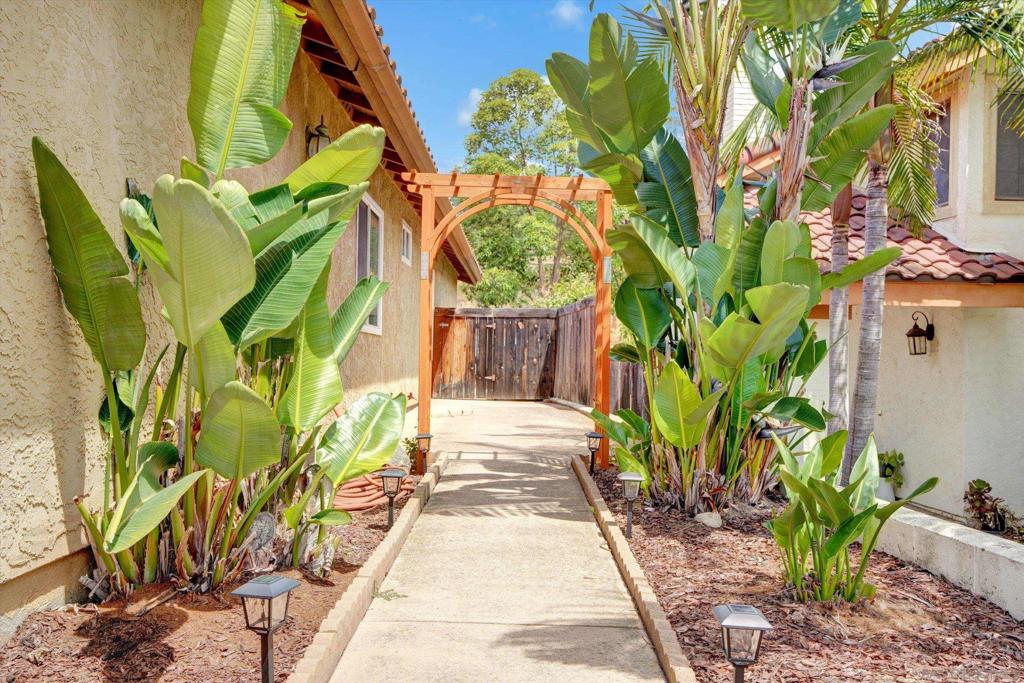 1350 Dos Hermanos Gln Property Photo 18