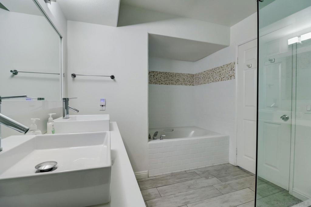 714 Seacoast Dr 104 Property Photo 31