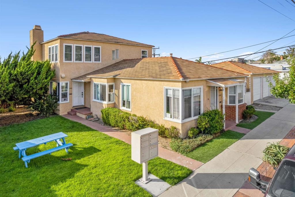 1558 1564 Ebers St. Property Photo 4