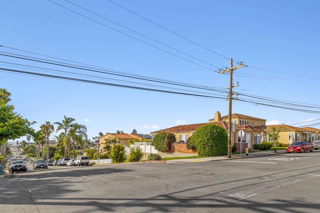 1558 1564 Ebers St. Property Photo 9