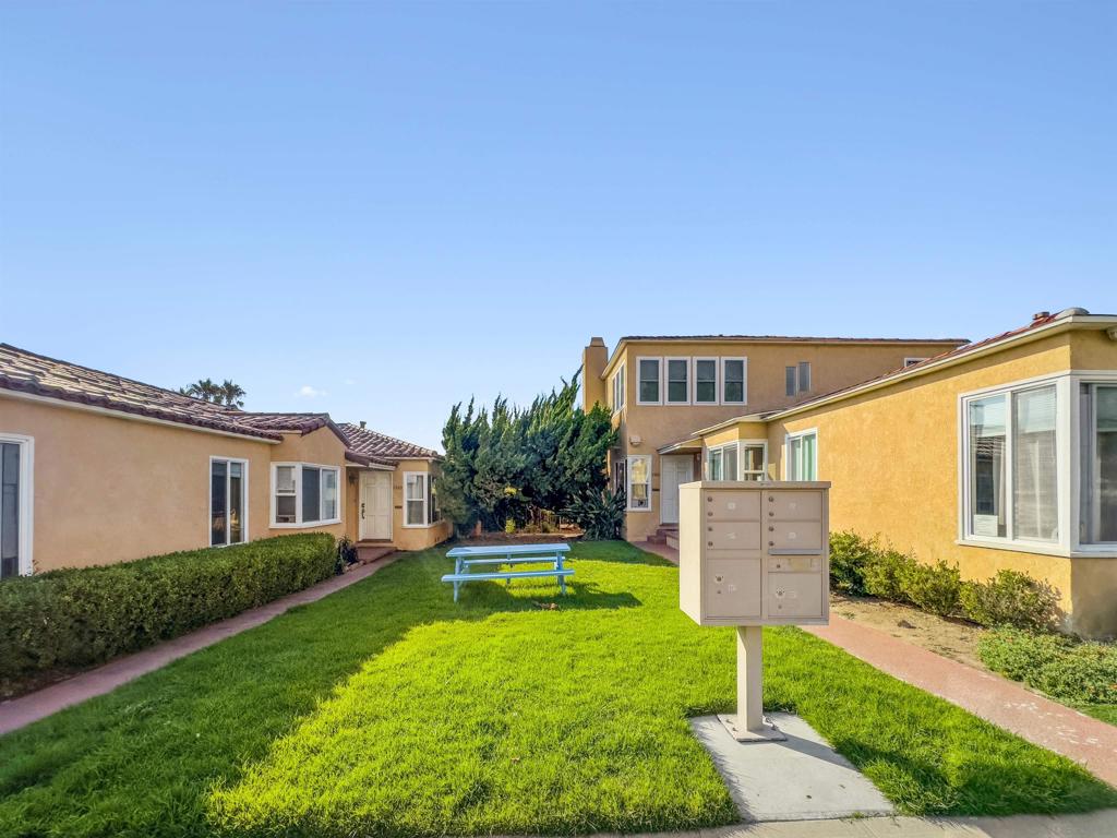 1558 1564 Ebers St. Property Photo 10
