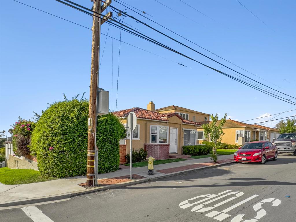 1558 1564 Ebers St. Property Photo 13
