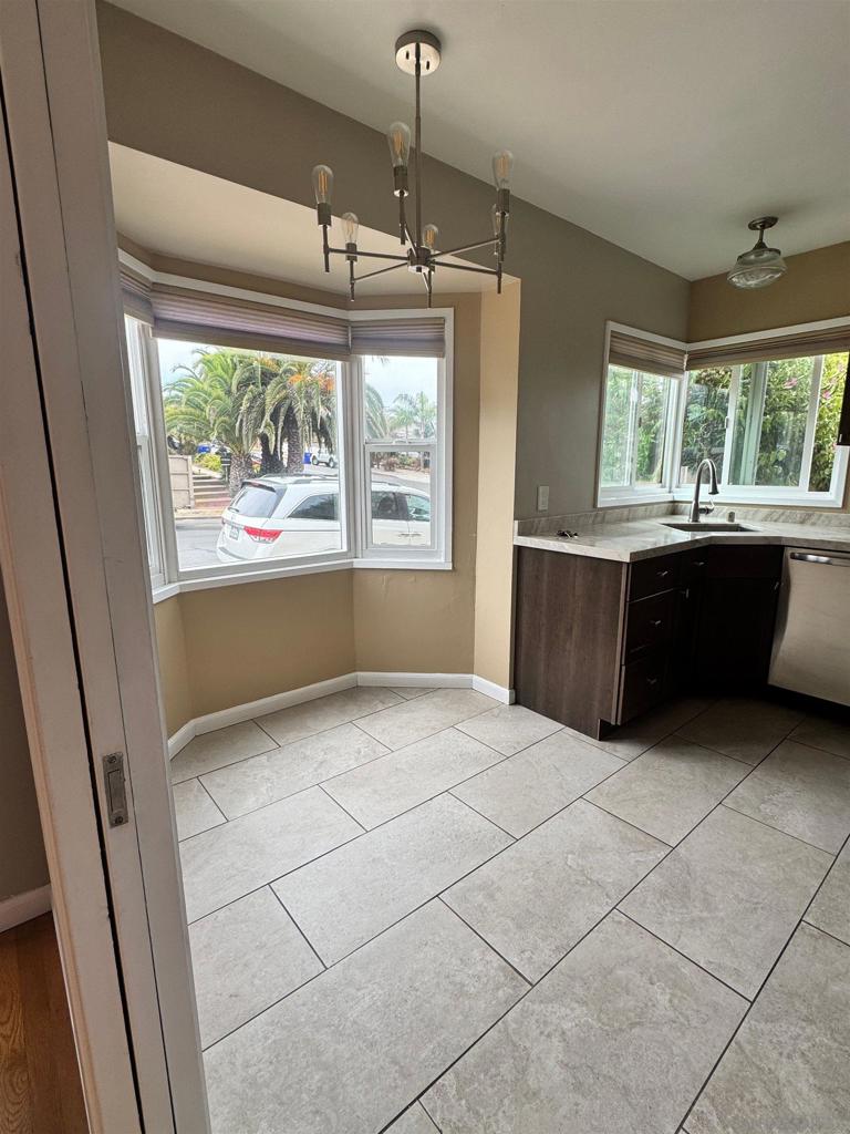 1558 1564 Ebers St. Property Photo 24