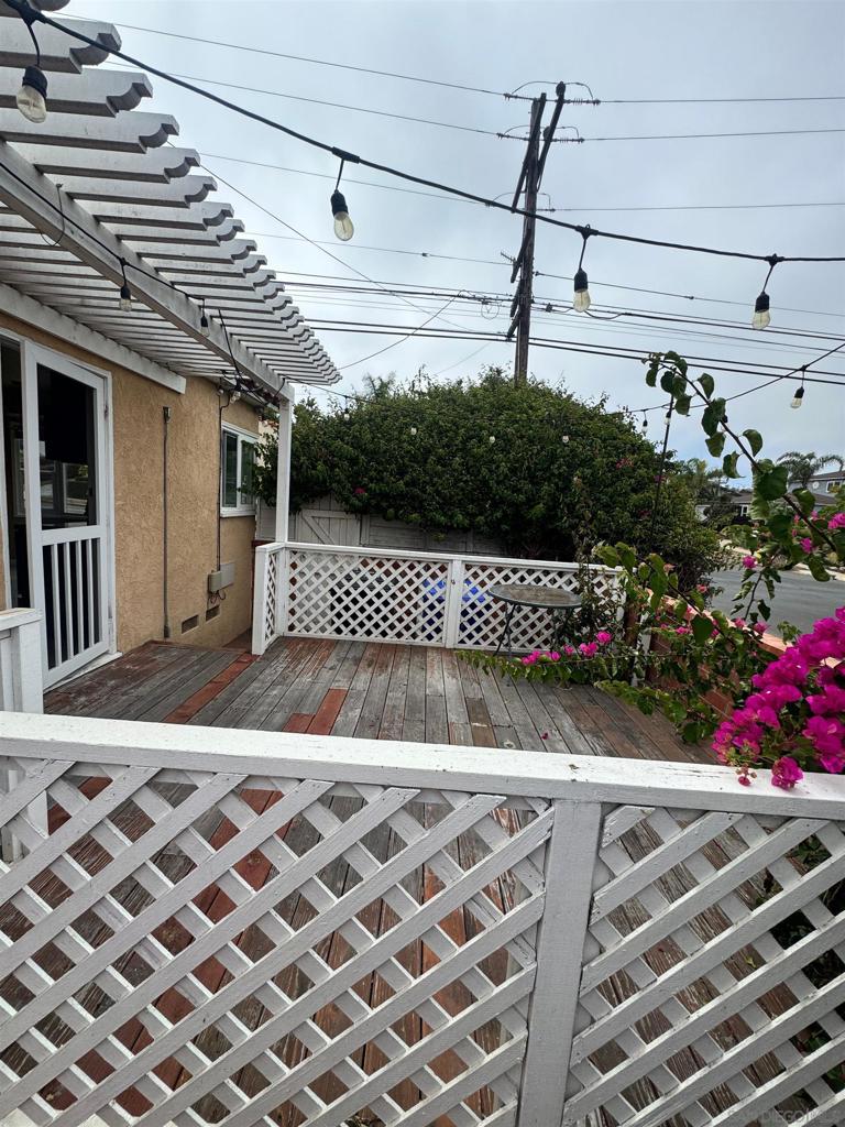 1558 1564 Ebers St. Property Photo 27