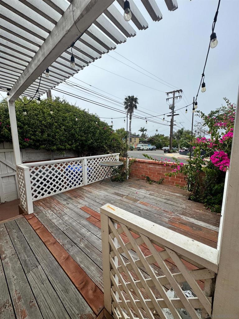 1558 1564 Ebers St. Property Photo 28