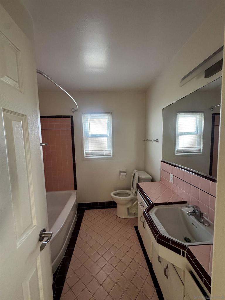 1558 1564 Ebers St. Property Photo 32