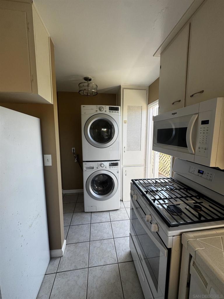 1558 1564 Ebers St. Property Photo 45