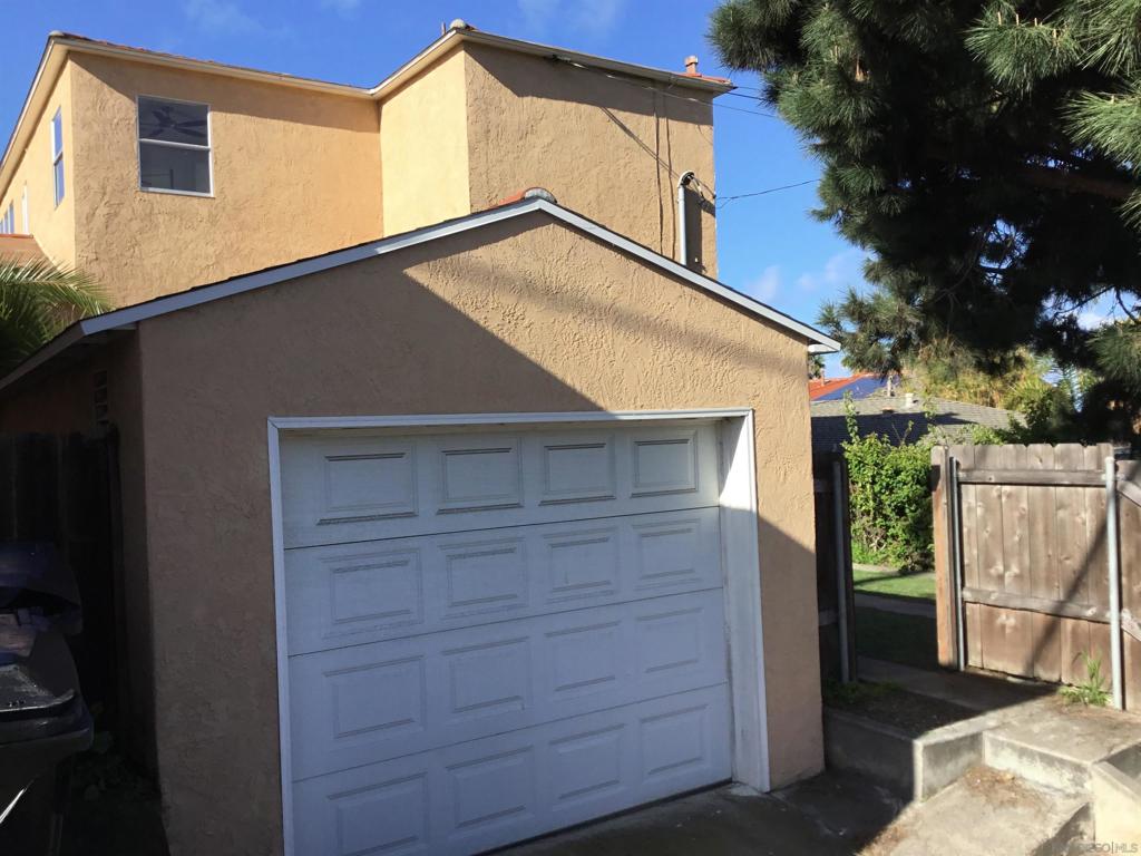 1558 1564 Ebers St. Property Photo 56
