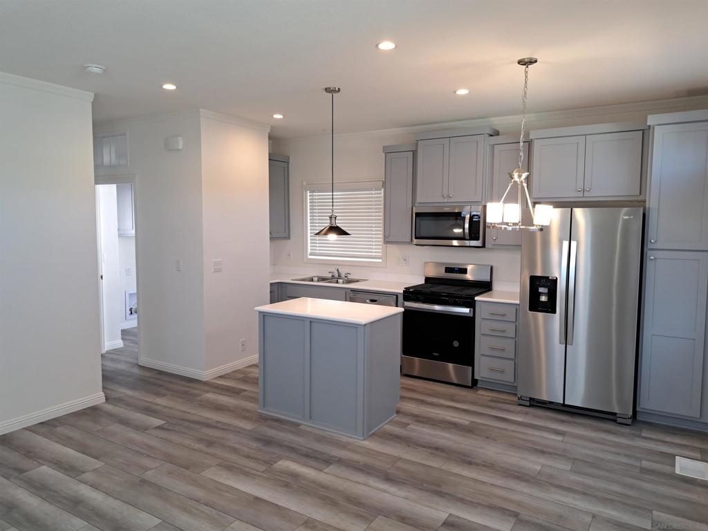 410 S First St 94 Property Photo 6