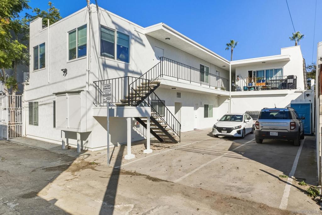 4843 Voltaire St Property Photo 4