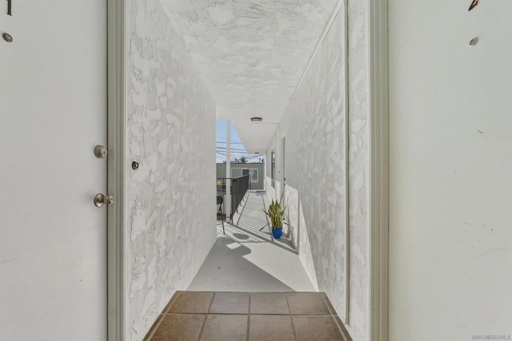 4843 Voltaire St Property Photo 7