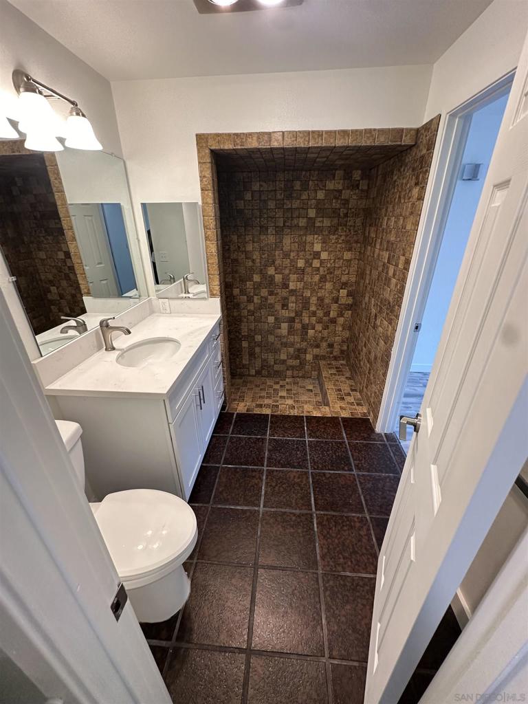 4843 Voltaire St Property Photo 18