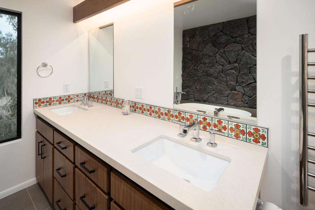 5406 Las Palomas Property Photo 16