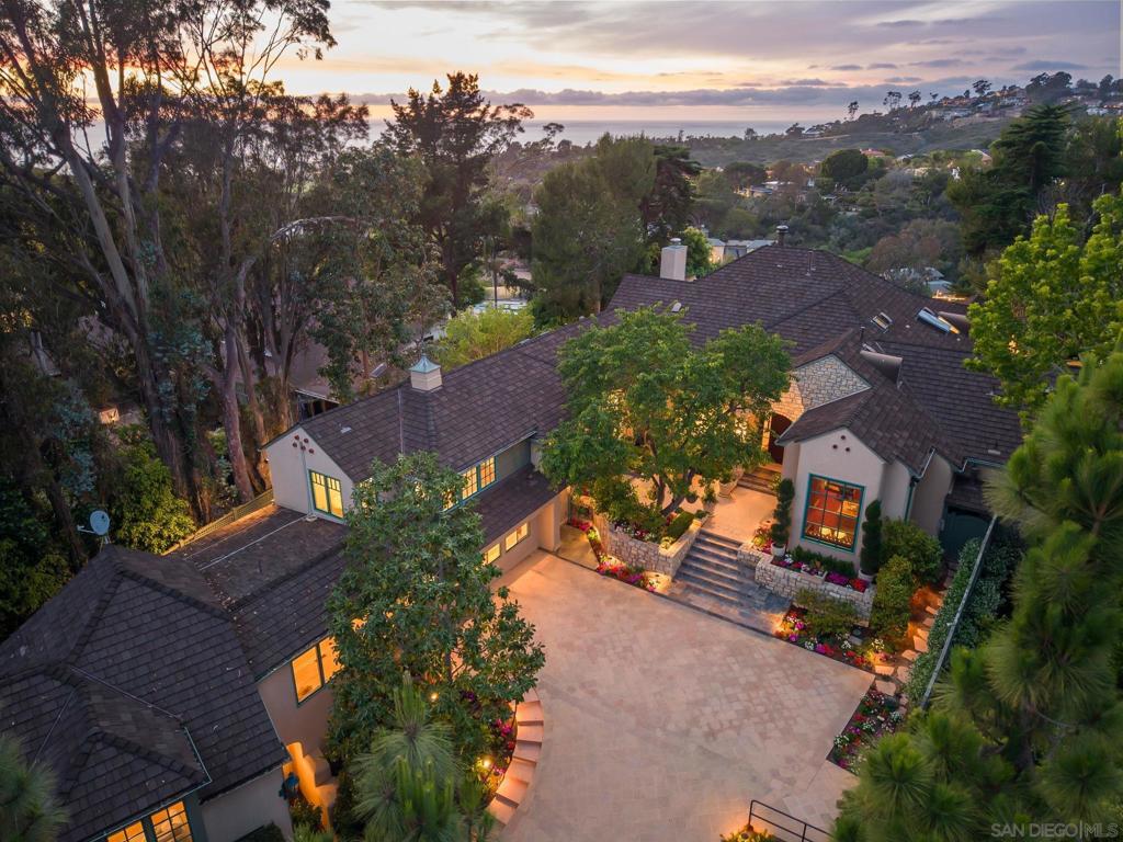 6388 La Jolla Scenic Dr S Property Photo 3