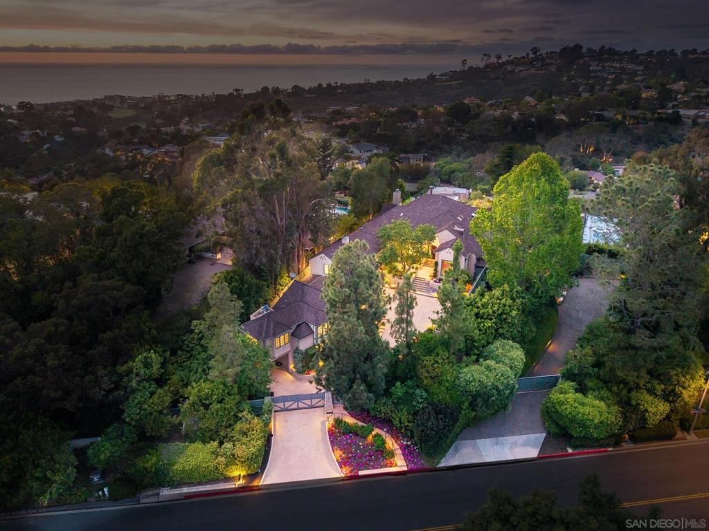 6388 La Jolla Scenic Dr S Property Photo 5