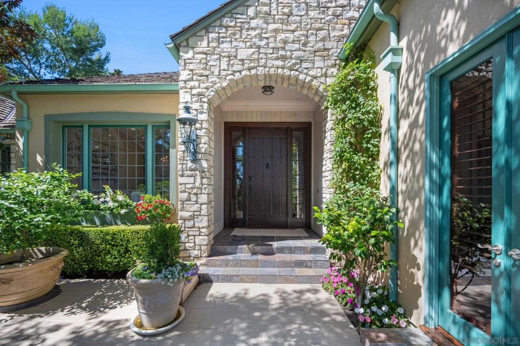 6388 La Jolla Scenic Dr S Property Photo 8