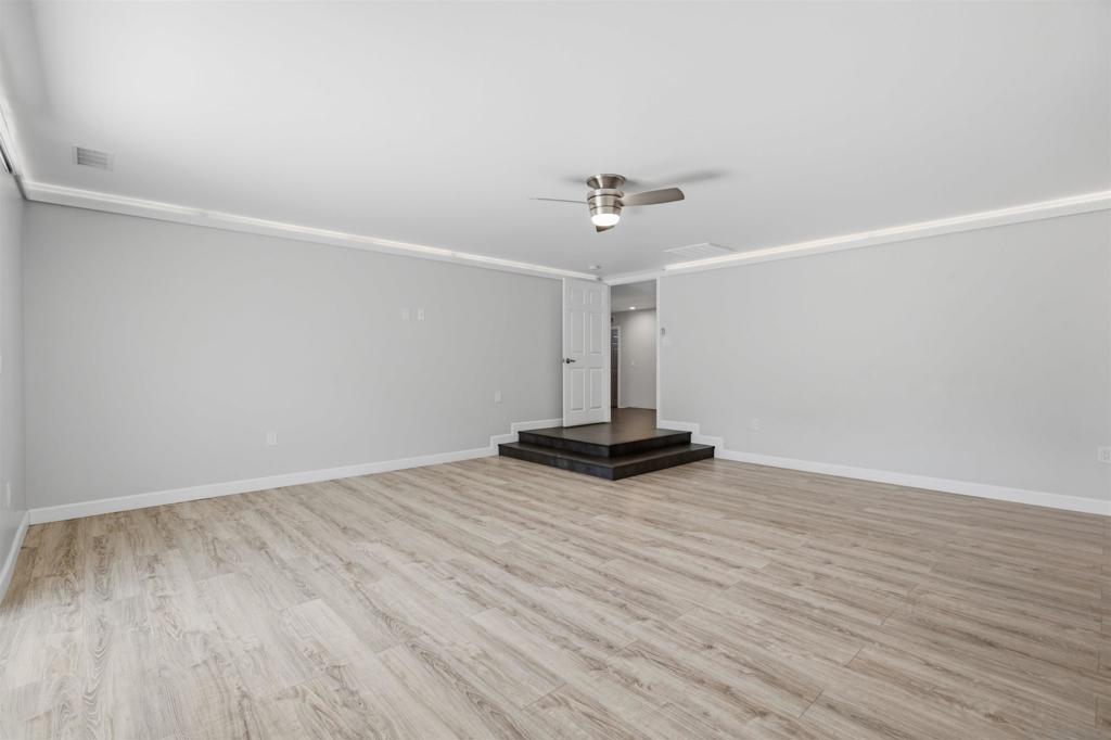 907 Seph Way Property Photo 12