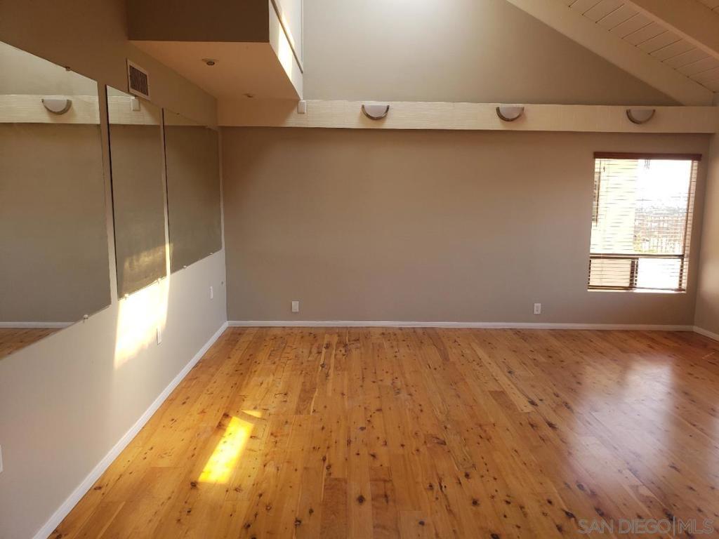 2415 La France St. Property Photo 11