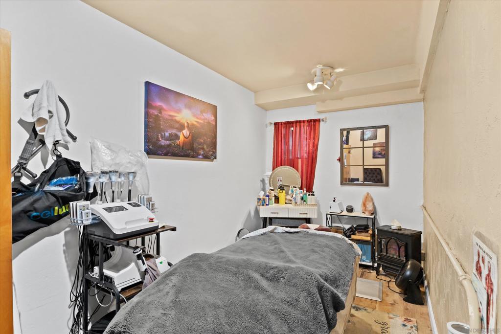 4062 Harney St Property Photo 10