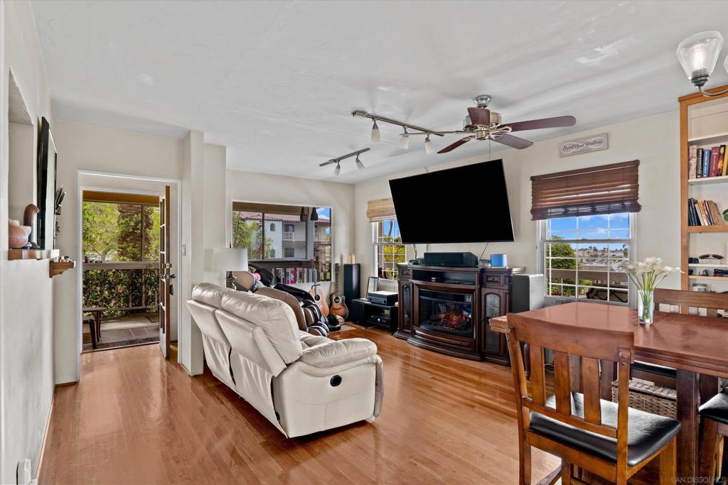 4062 Harney St Property Photo 14