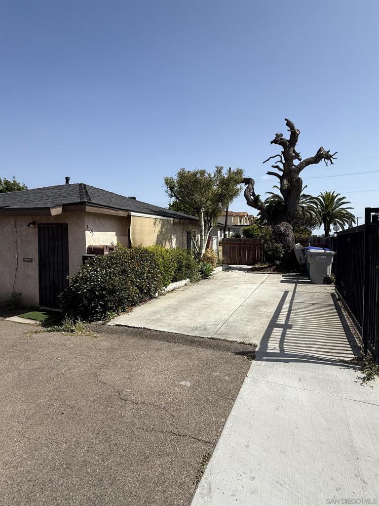 3103 3105 Central Property Photo 1