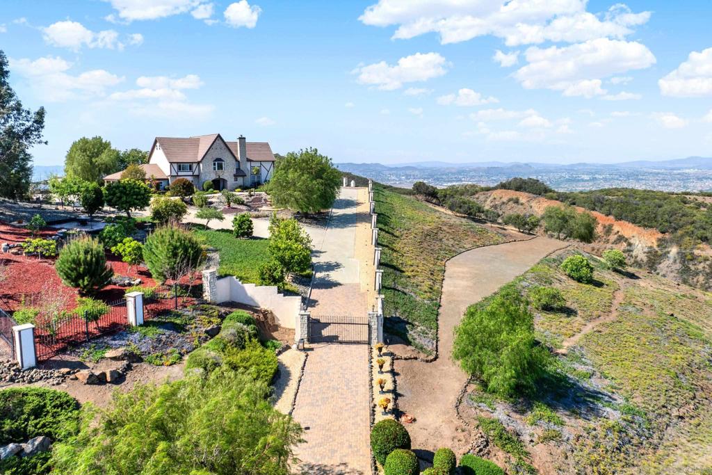 26780 Camino Seco Property Photo 4