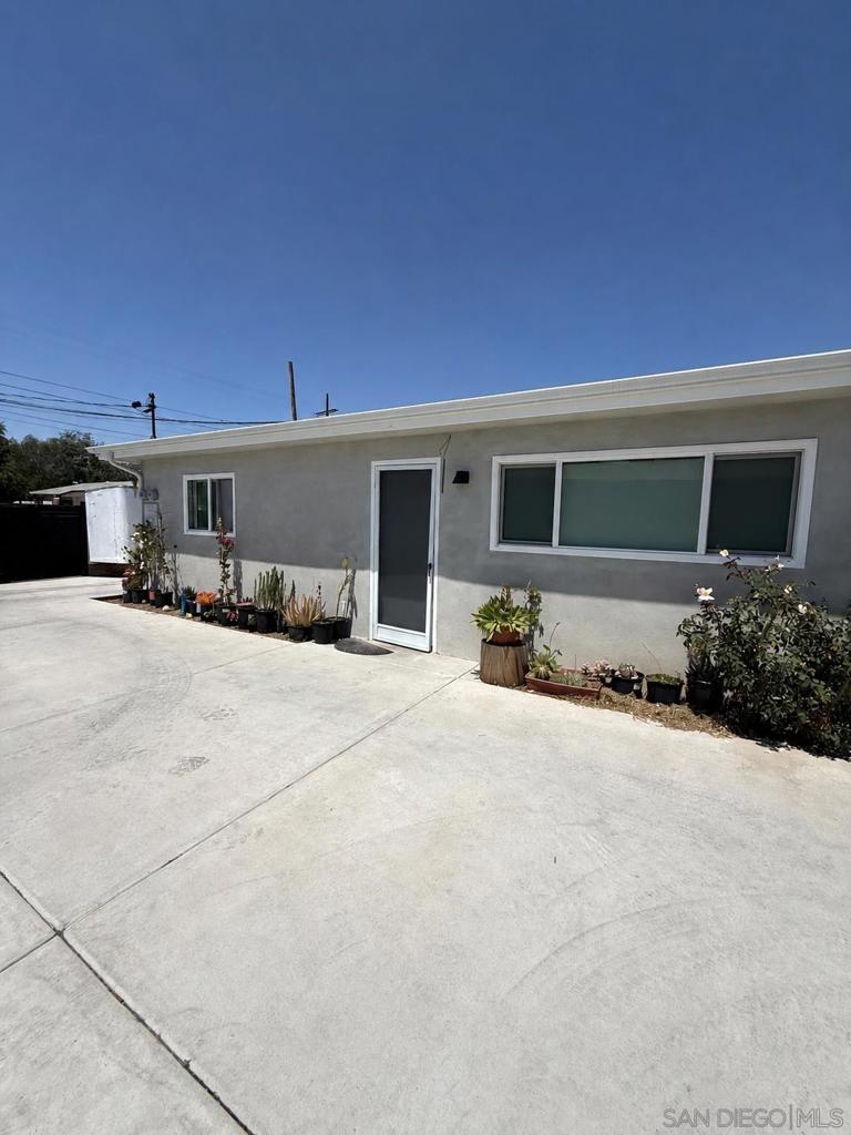 764 766 N Grape St Property Photo 12