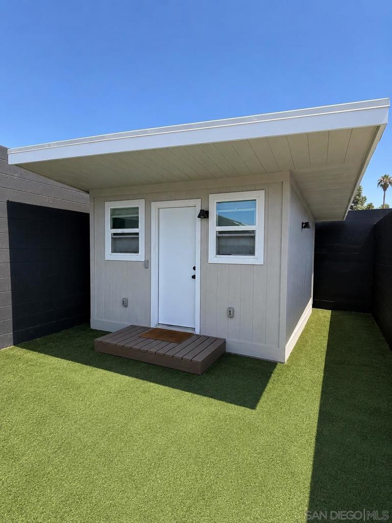 764 766 N Grape St Property Photo 27