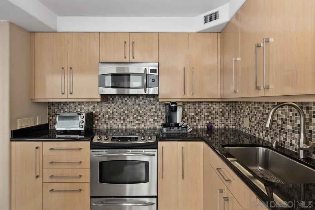 1810 Avenida Del Mundo 908 Property Photo 18