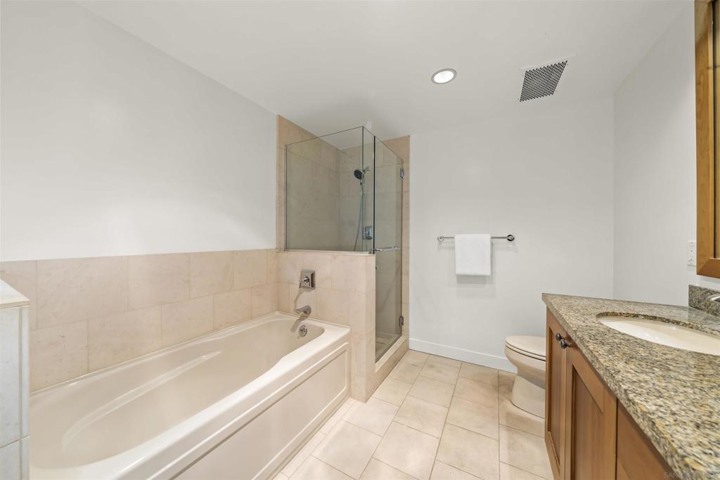 700 W Harbor 2501 Property Photo 37
