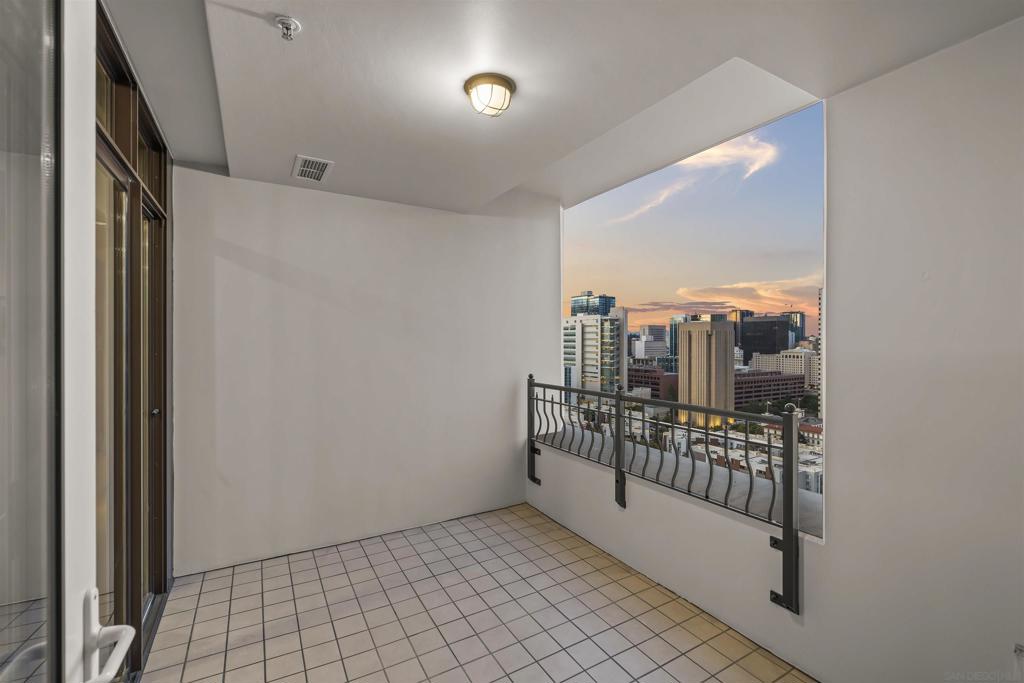 700 W Harbor 2501 Property Photo 47