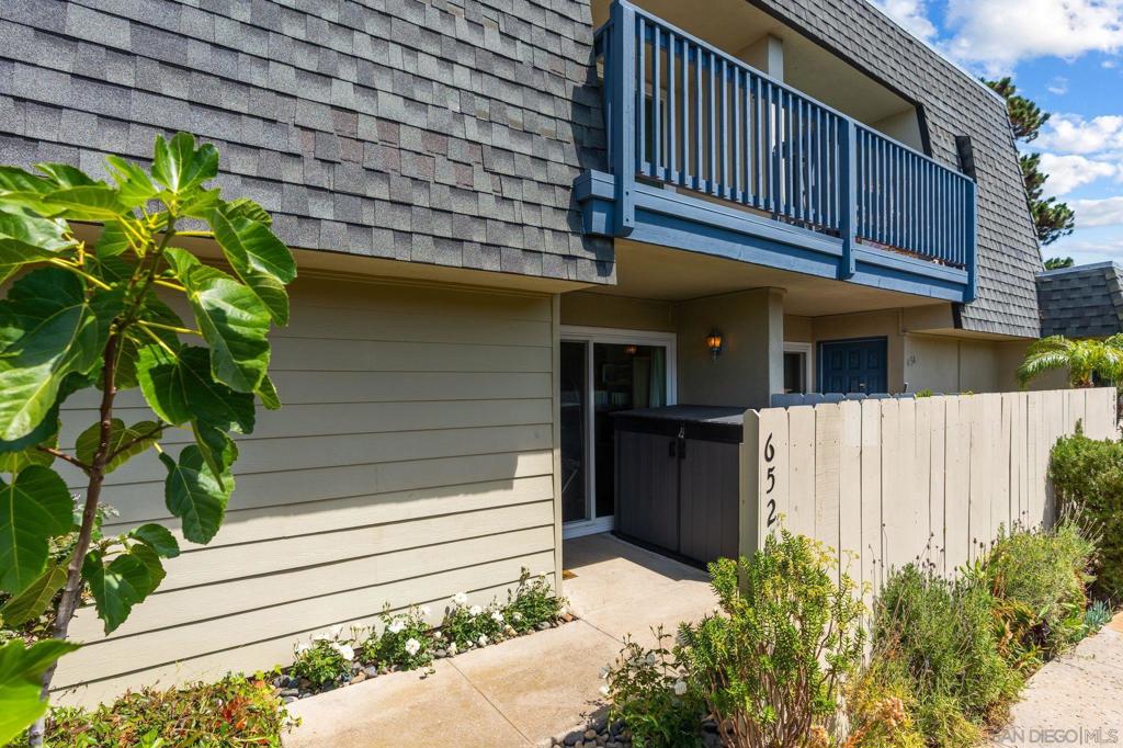 652 E Solana Circle Property Photo 3