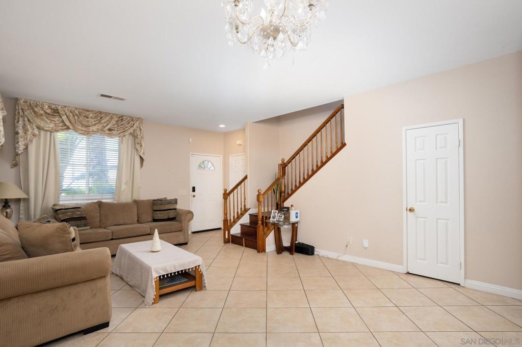 5218 Avenida De Las Vistas Property Photo 5