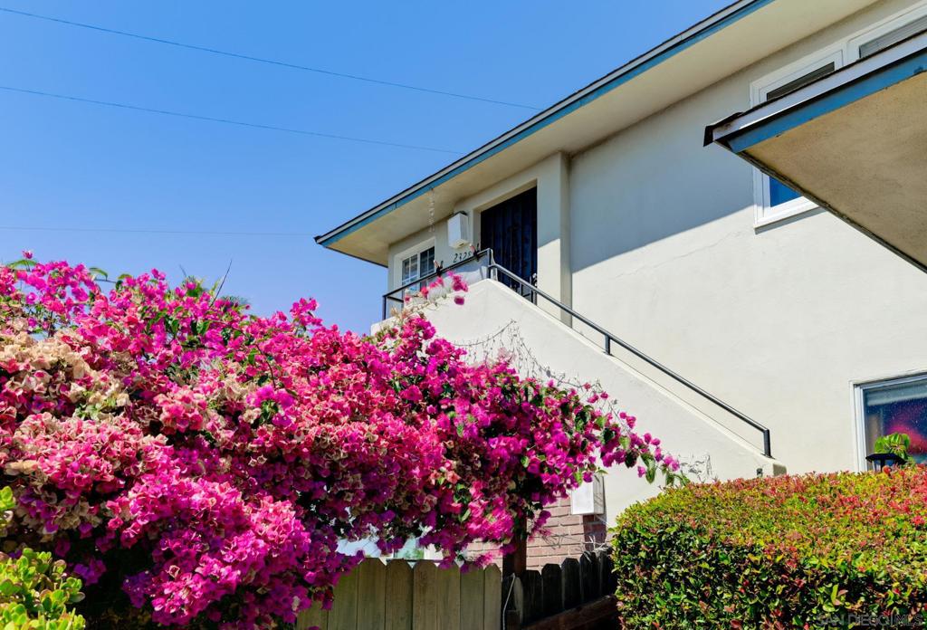 2322 28 Chatsworth Blvd Property Photo 2