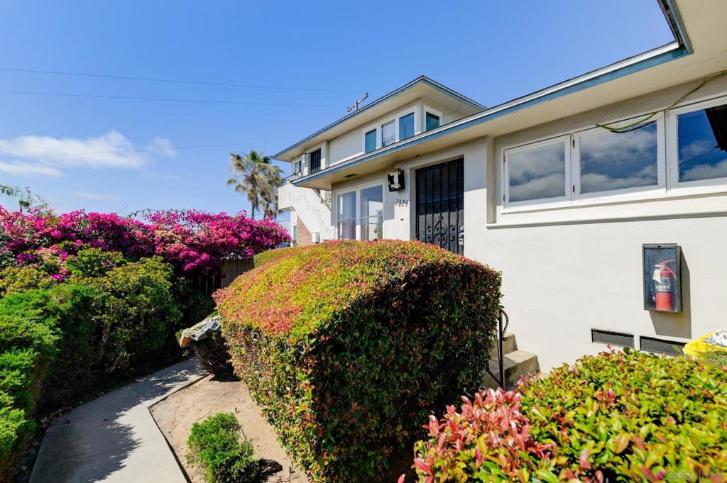 2322 28 Chatsworth Blvd Property Photo 5