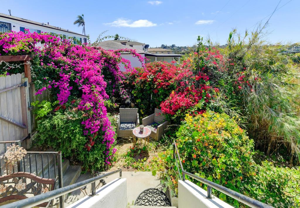 2322 28 Chatsworth Blvd Property Photo 6
