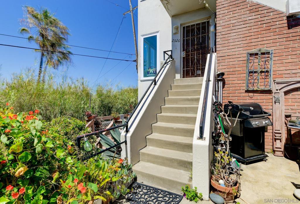 2322 28 Chatsworth Blvd Property Photo 10