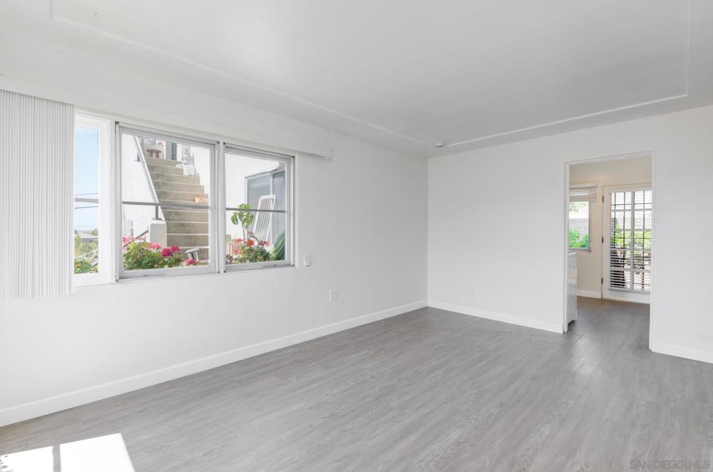 2322 28 Chatsworth Blvd Property Photo 16