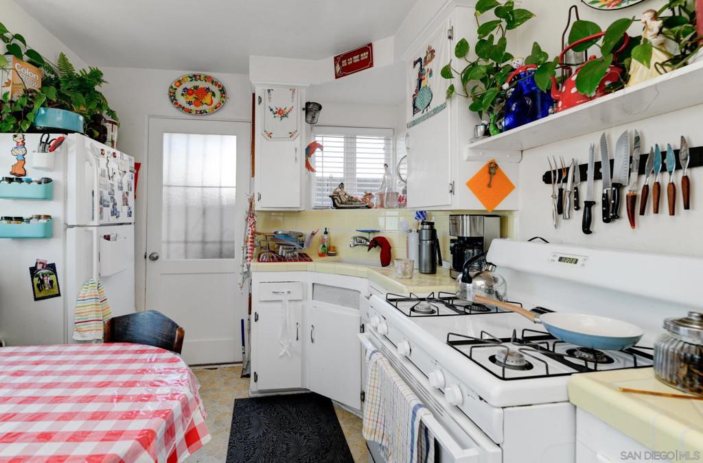 2322 28 Chatsworth Blvd Property Photo 23