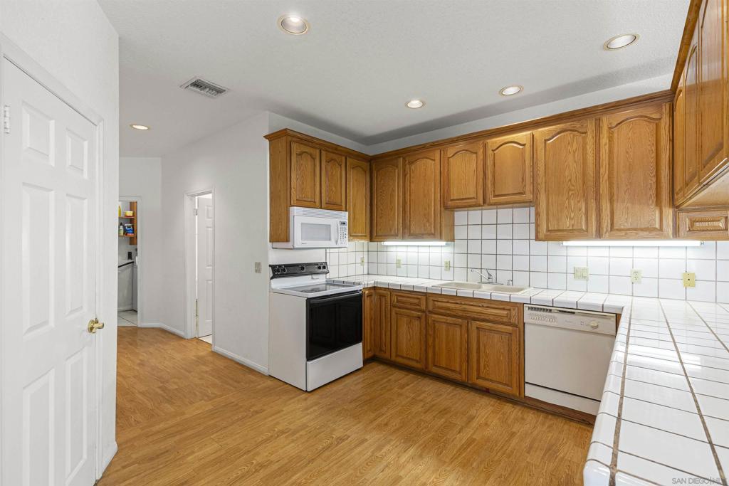 2446 2448 Sacada Cir Property Photo 9