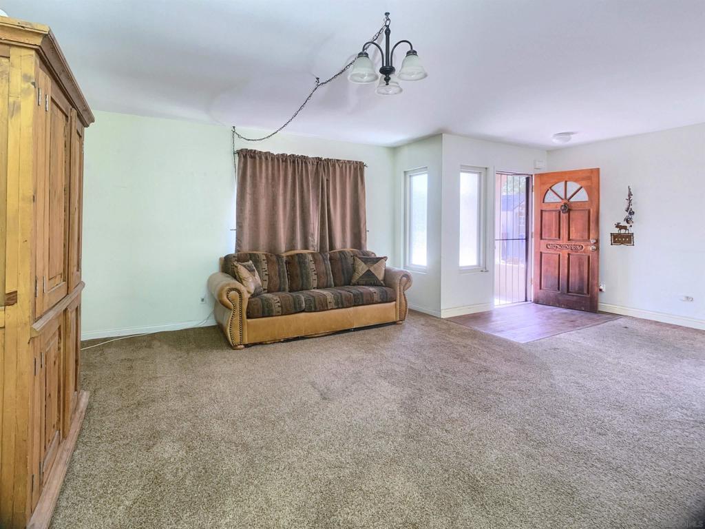 12706 Julian Ave Property Photo 4