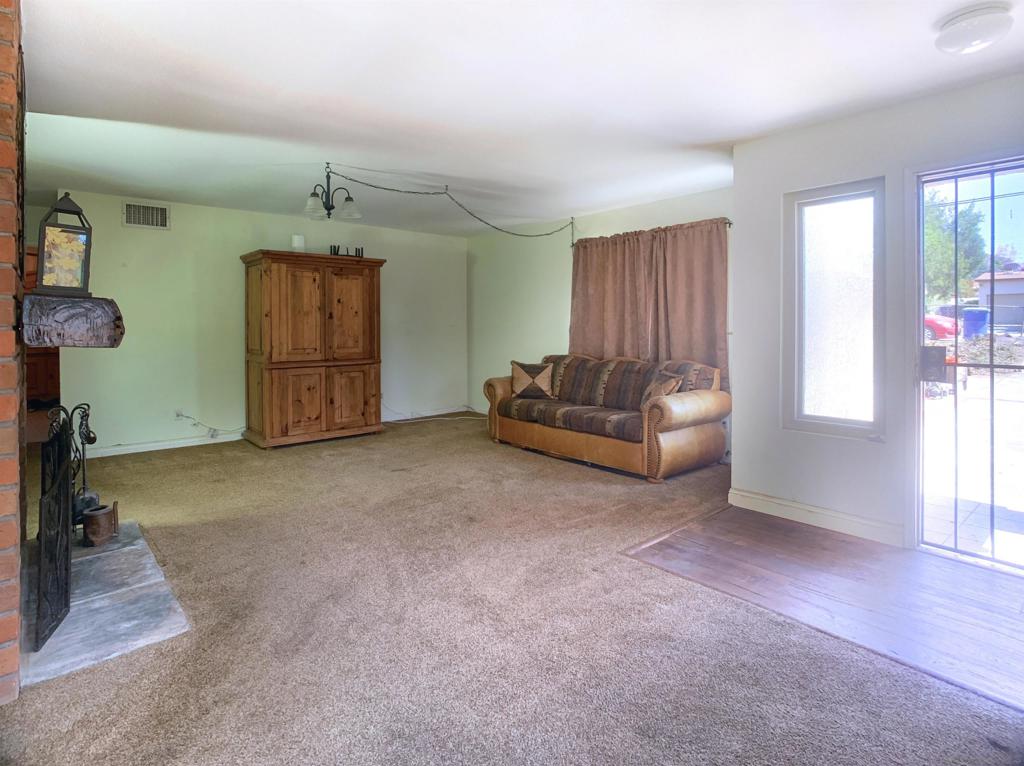 12706 Julian Ave Property Photo 5