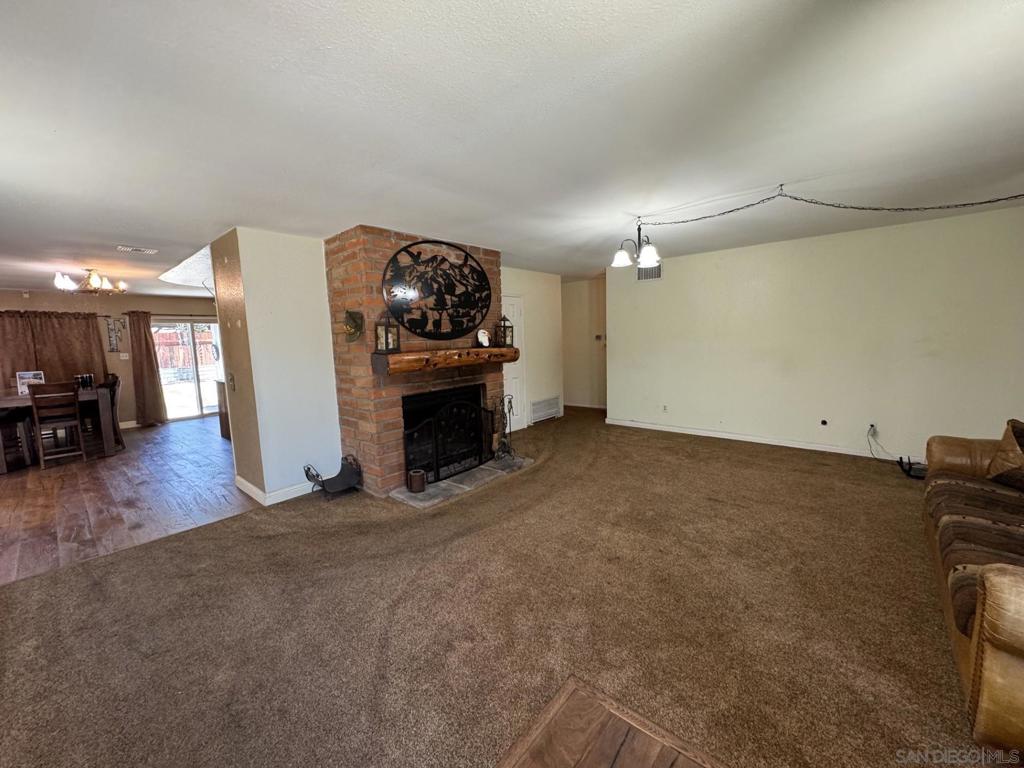 12706 Julian Ave Property Photo 6
