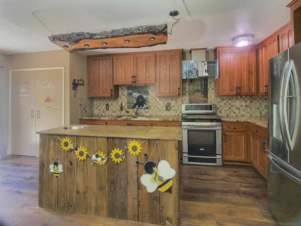 12706 Julian Ave Property Photo 10