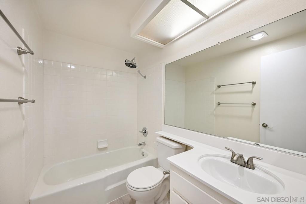 7809 Starling Dr Property Photo 6