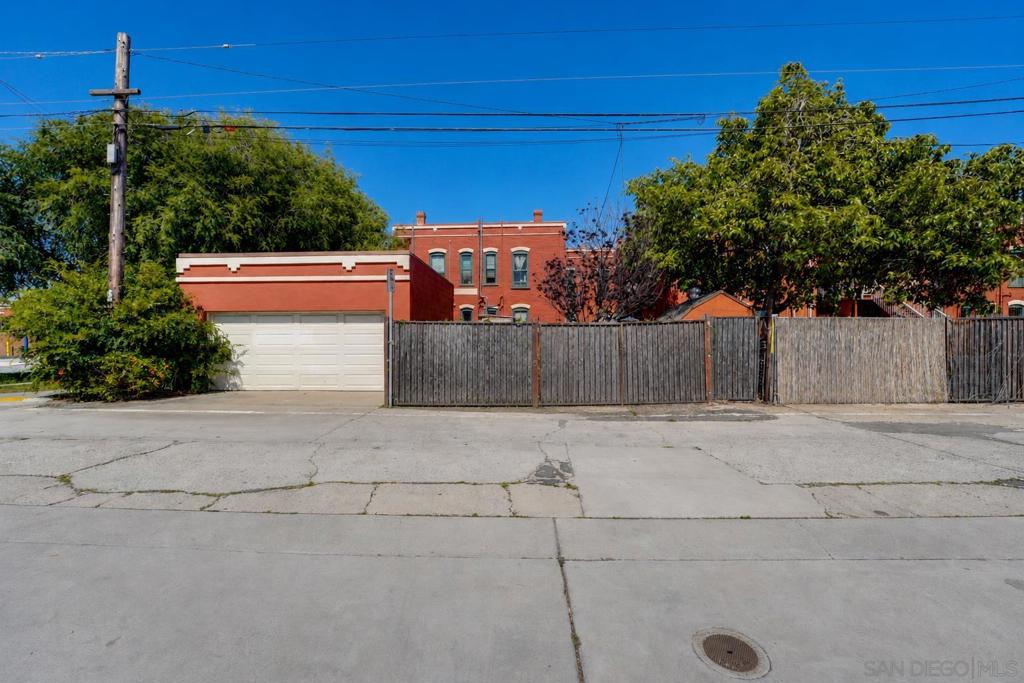 906 A Ave Property Photo 10