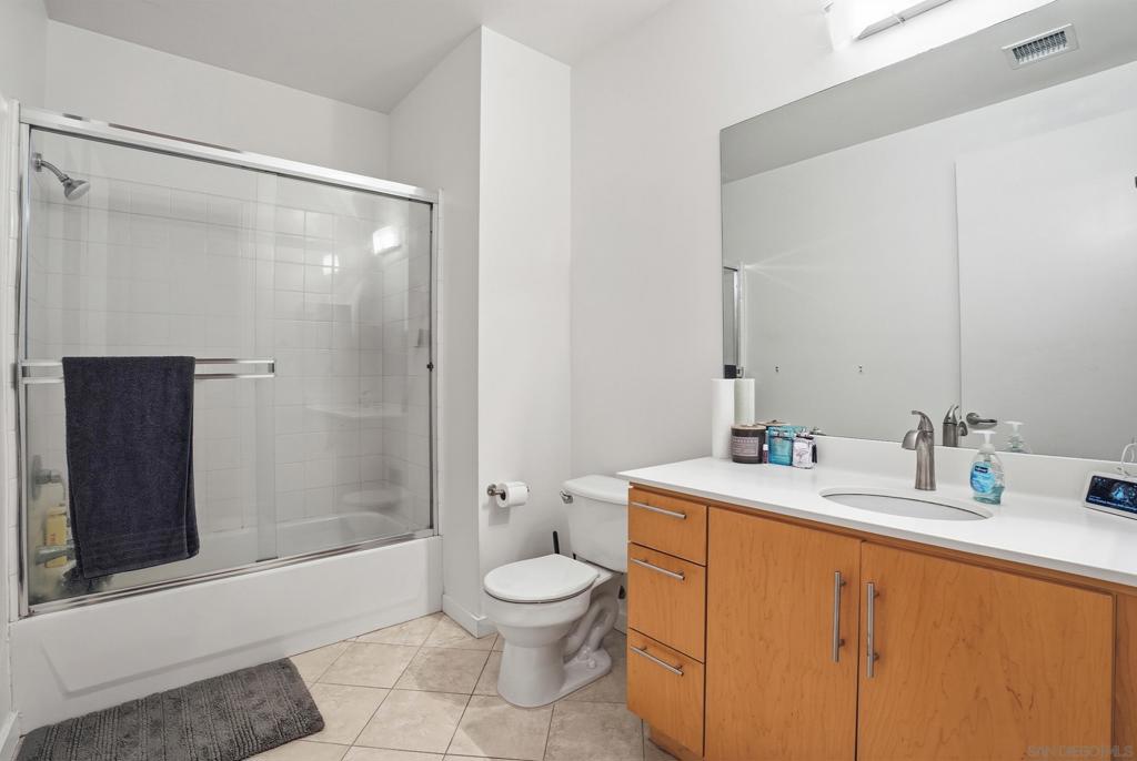 1050 Island 210 Property Photo 6