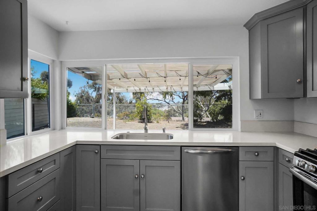 525 Manzanita Street Property Photo 12