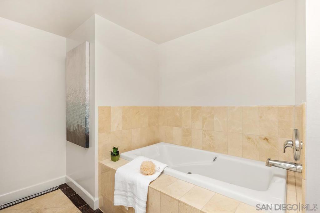 200 Harbor Dr 302 Property Photo 24